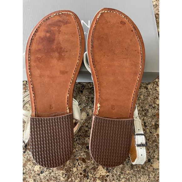 WHITE LEATHER SANDALS VINTAGE | SIZE: 6/7 - Picture 3 of 4